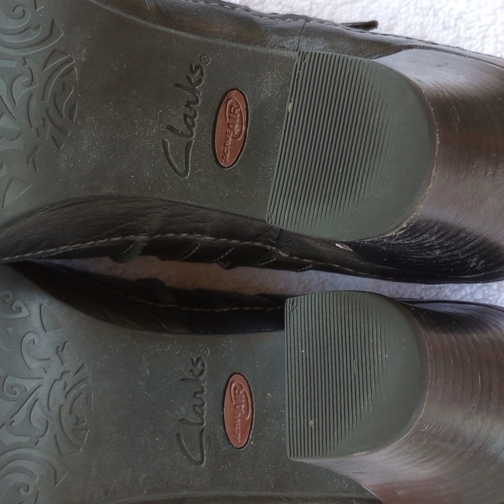 Clarks Artisan Double Strap Mary Jane Heels - Picture 9 of 10